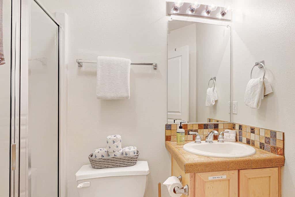 Dog-friendly, upscale condo with shared pool & hot tub - one mile from skiing