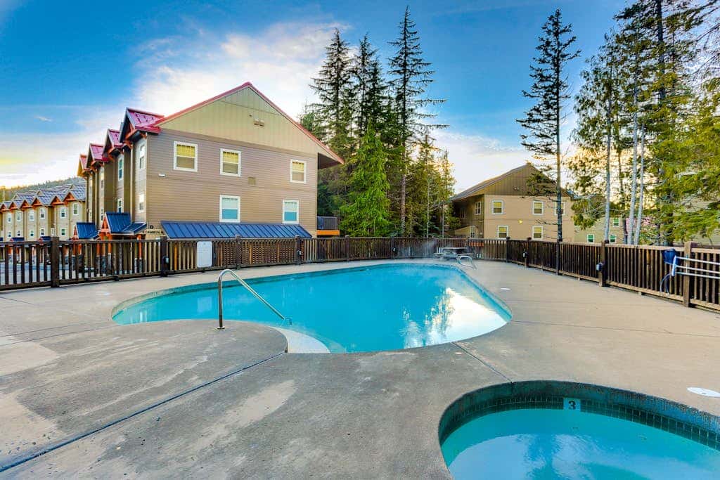 Dog-friendly, upscale condo with shared pool & hot tub - one mile from skiing