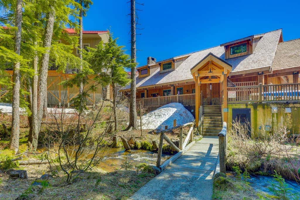 Dog-friendly, upscale condo with shared pool & hot tub - one mile from skiing