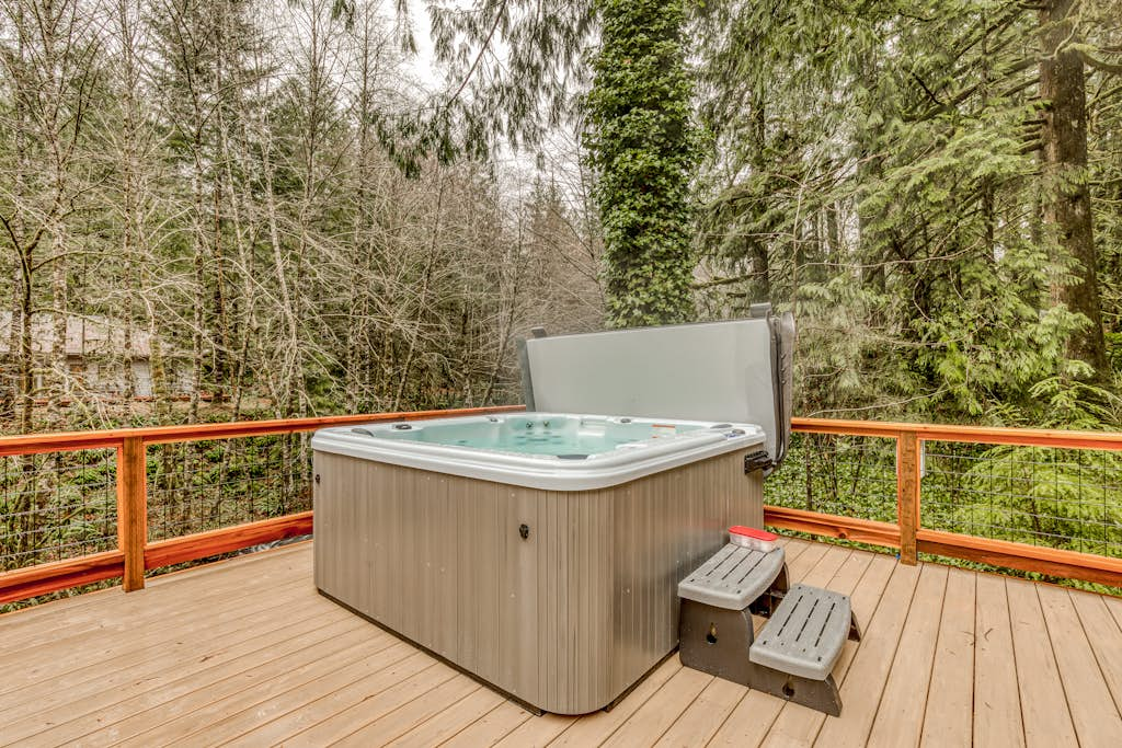 Classic forest cabin on Still Creek with private hot tub & wood fireplace