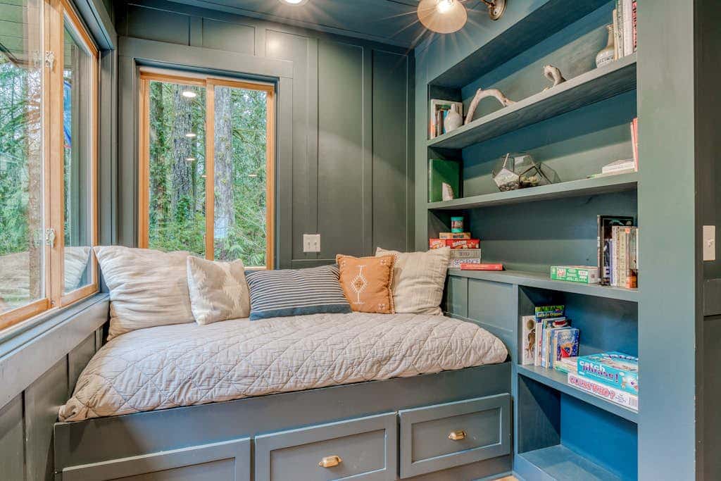 Classic forest cabin on Still Creek with private hot tub & wood fireplace