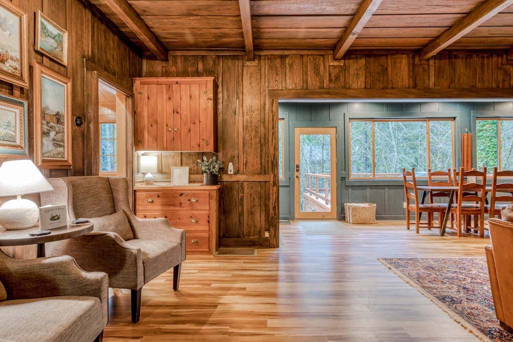 Classic forest cabin on Still Creek with private hot tub & wood fireplace