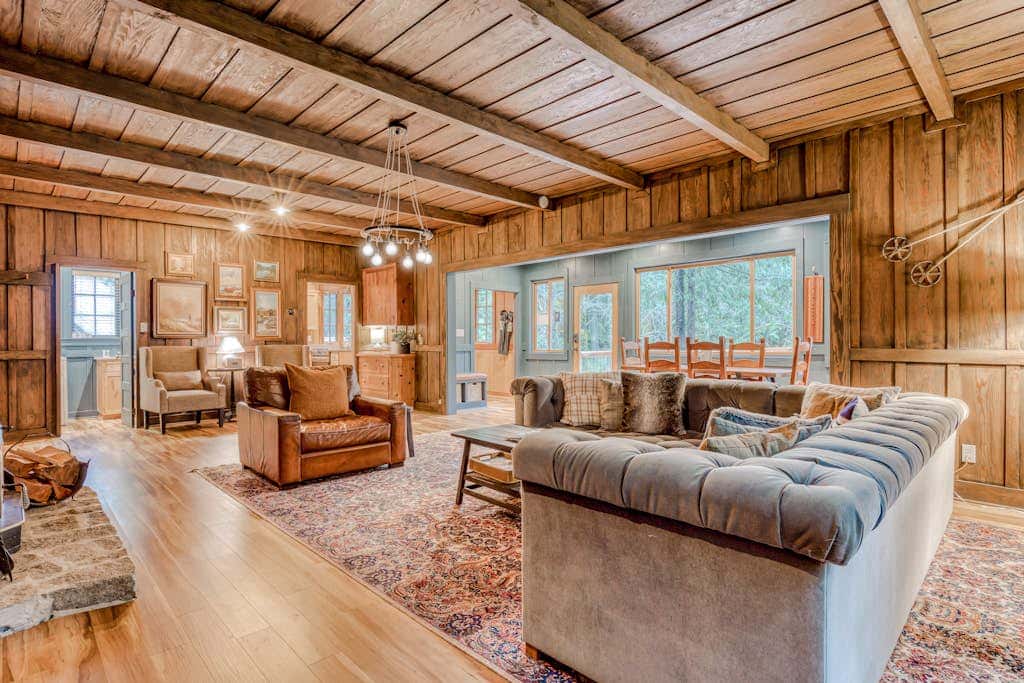 Classic forest cabin on Still Creek with private hot tub & wood fireplace