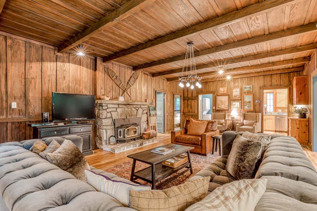 Classic forest cabin on Still Creek with private hot tub & wood fireplace
