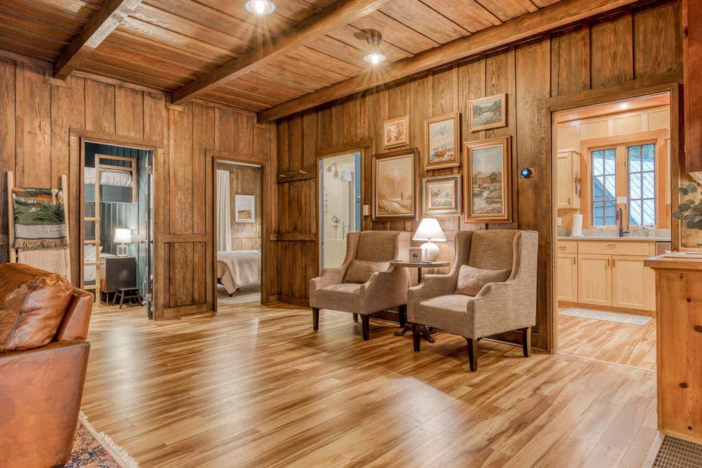 Classic forest cabin on Still Creek with private hot tub & wood fireplace