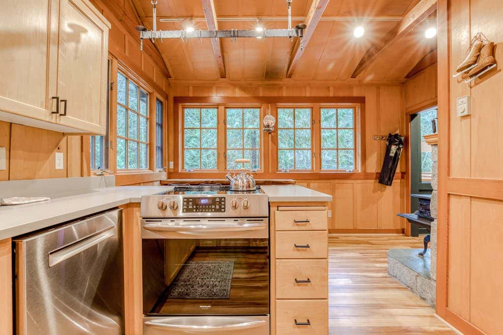 Classic forest cabin on Still Creek with private hot tub & wood fireplace