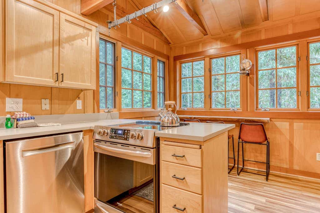 Classic forest cabin on Still Creek with private hot tub & wood fireplace