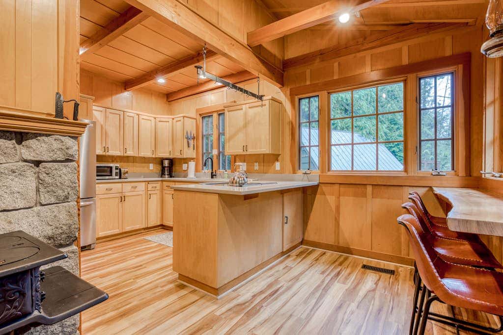 Classic forest cabin on Still Creek with private hot tub & wood fireplace