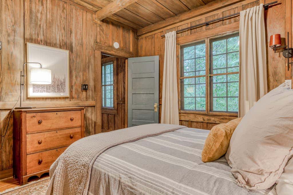 Classic forest cabin on Still Creek with private hot tub & wood fireplace