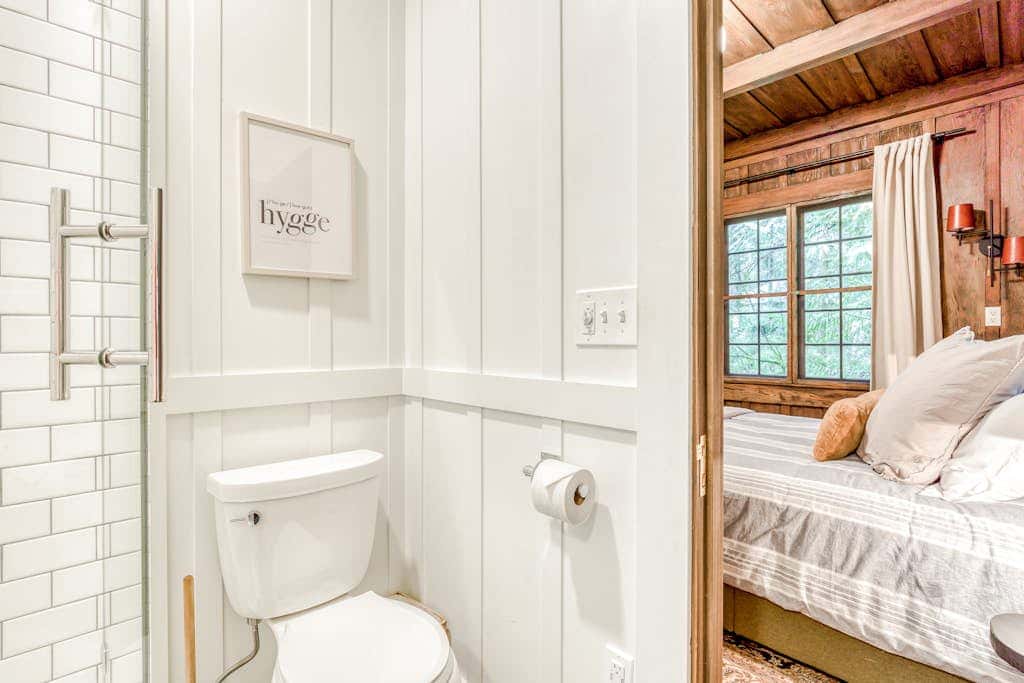 Classic forest cabin on Still Creek with private hot tub & wood fireplace