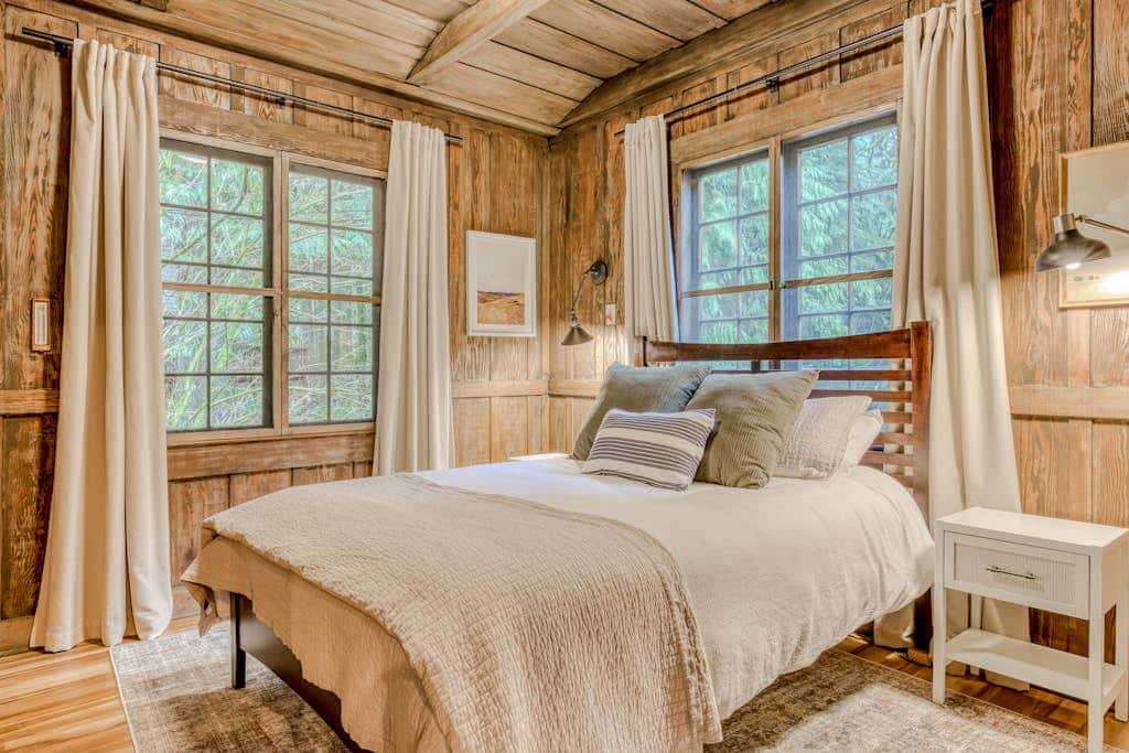 Classic forest cabin on Still Creek with private hot tub & wood fireplace