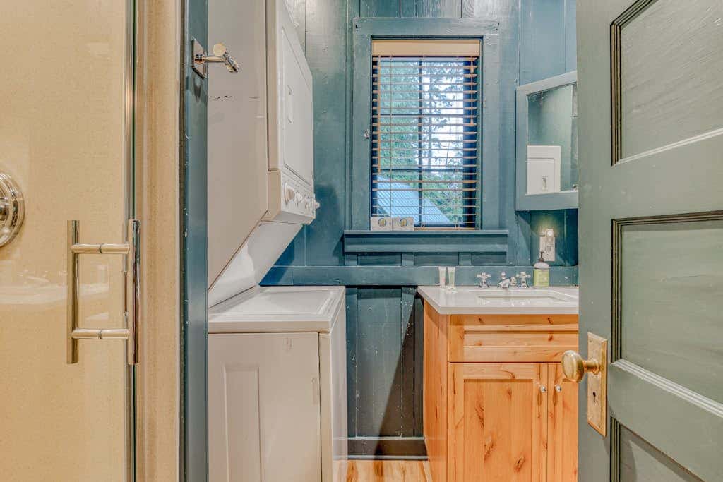Classic forest cabin on Still Creek with private hot tub & wood fireplace