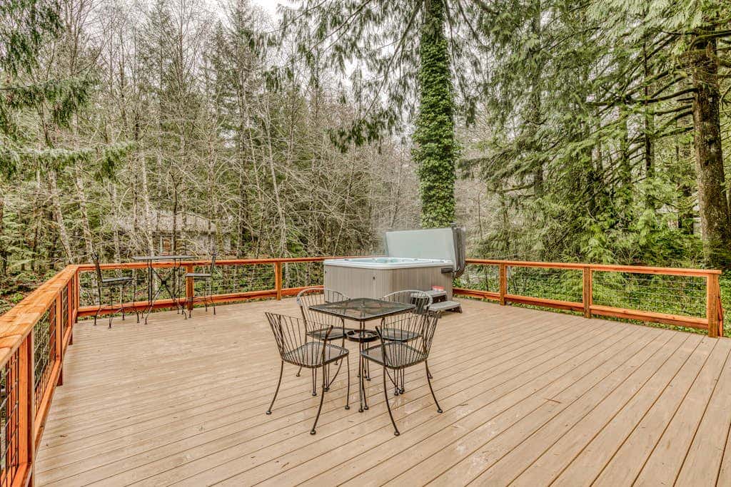 Classic forest cabin on Still Creek with private hot tub & wood fireplace