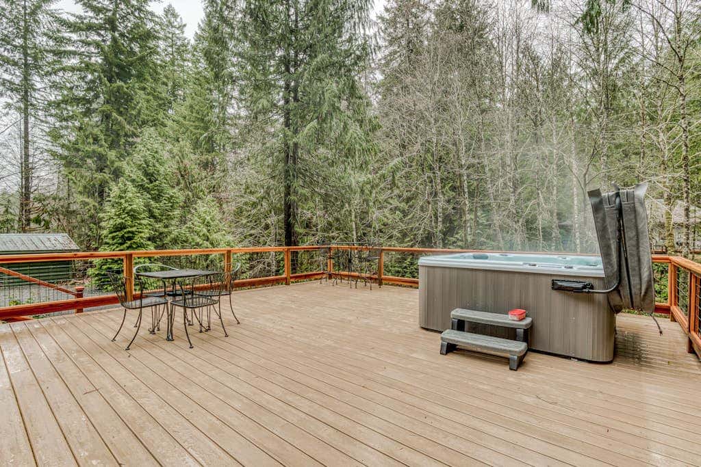 Classic forest cabin on Still Creek with private hot tub & wood fireplace
