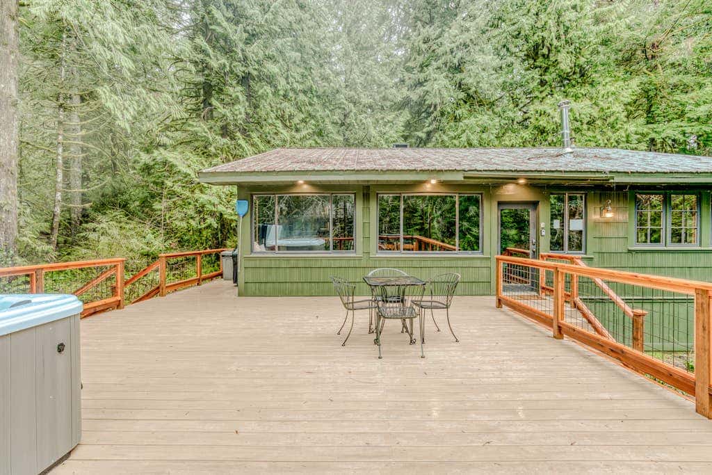 Classic forest cabin on Still Creek with private hot tub & wood fireplace