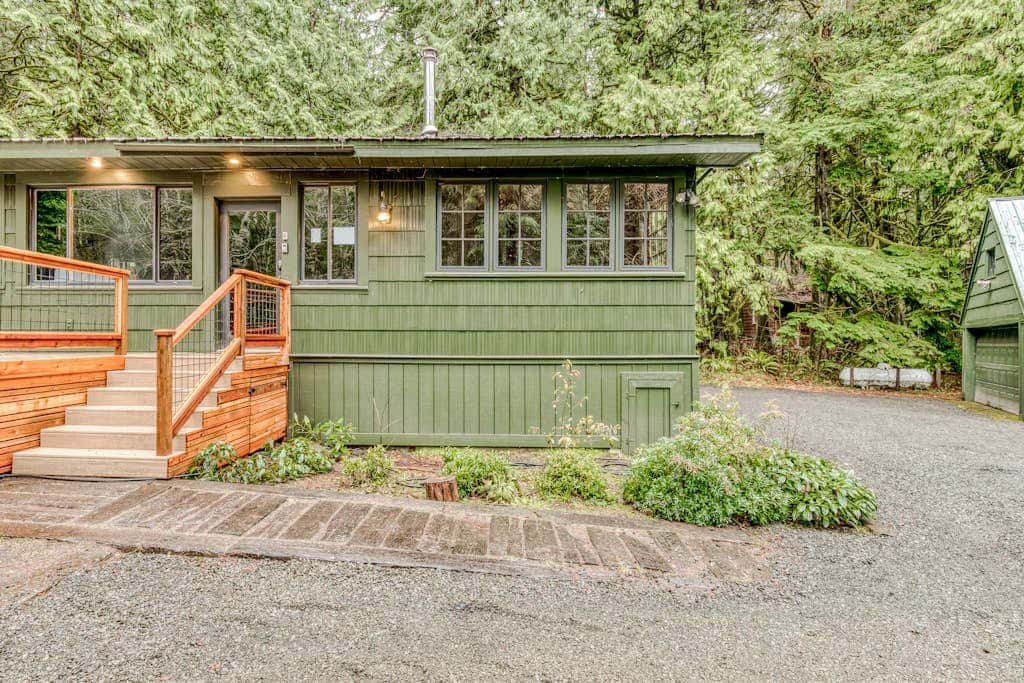 Classic forest cabin on Still Creek with private hot tub & wood fireplace