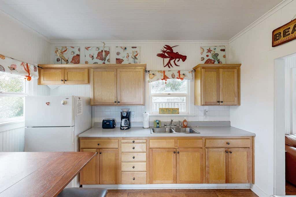 Dog-friendly cottage with great location, cozy interior, WiFi & washer/dryer