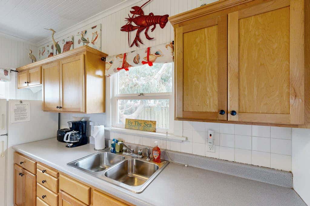 Dog-friendly cottage with great location, cozy interior, WiFi & washer/dryer