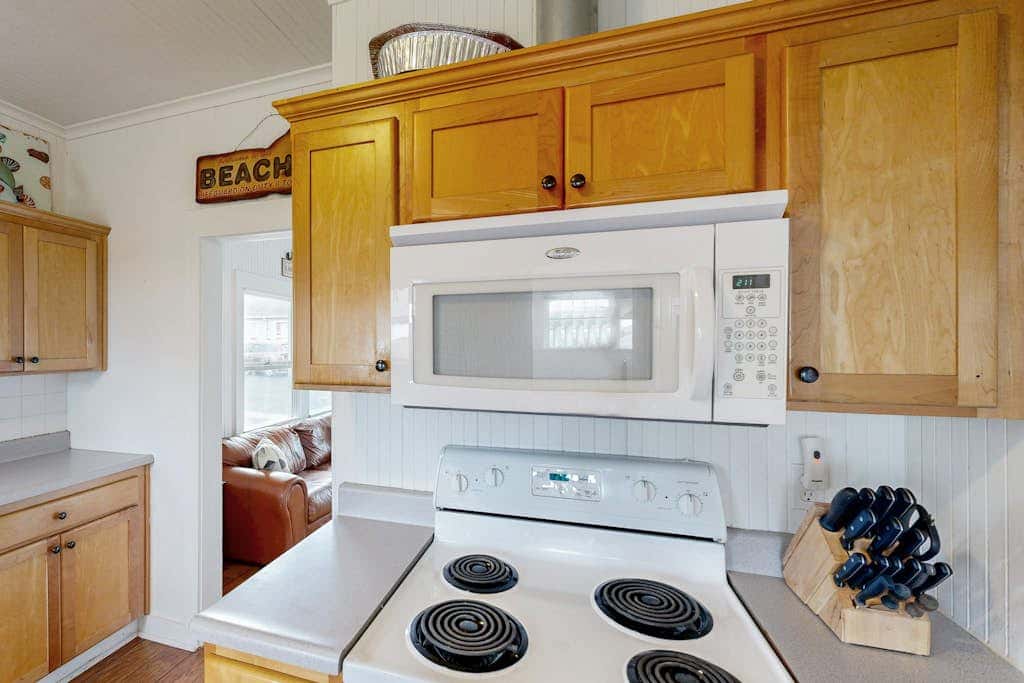 Dog-friendly cottage with great location, cozy interior, WiFi & washer/dryer