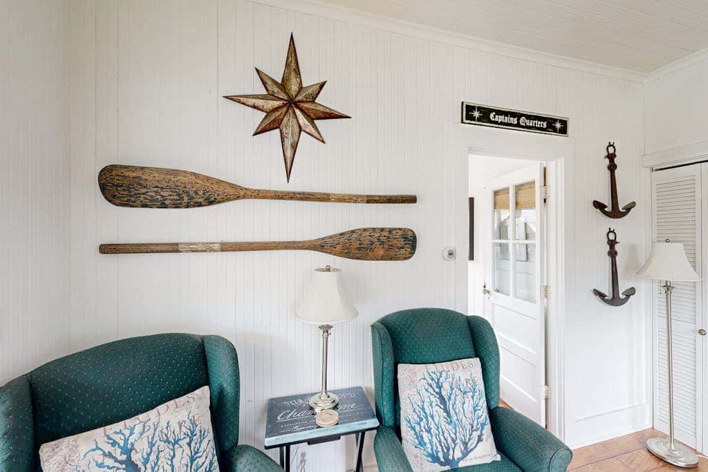 Dog-friendly cottage with great location, cozy interior, WiFi & washer/dryer