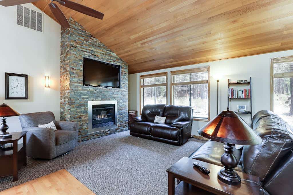 Spacious house with shared hot tub & pool, SHARC access, and private gas grill