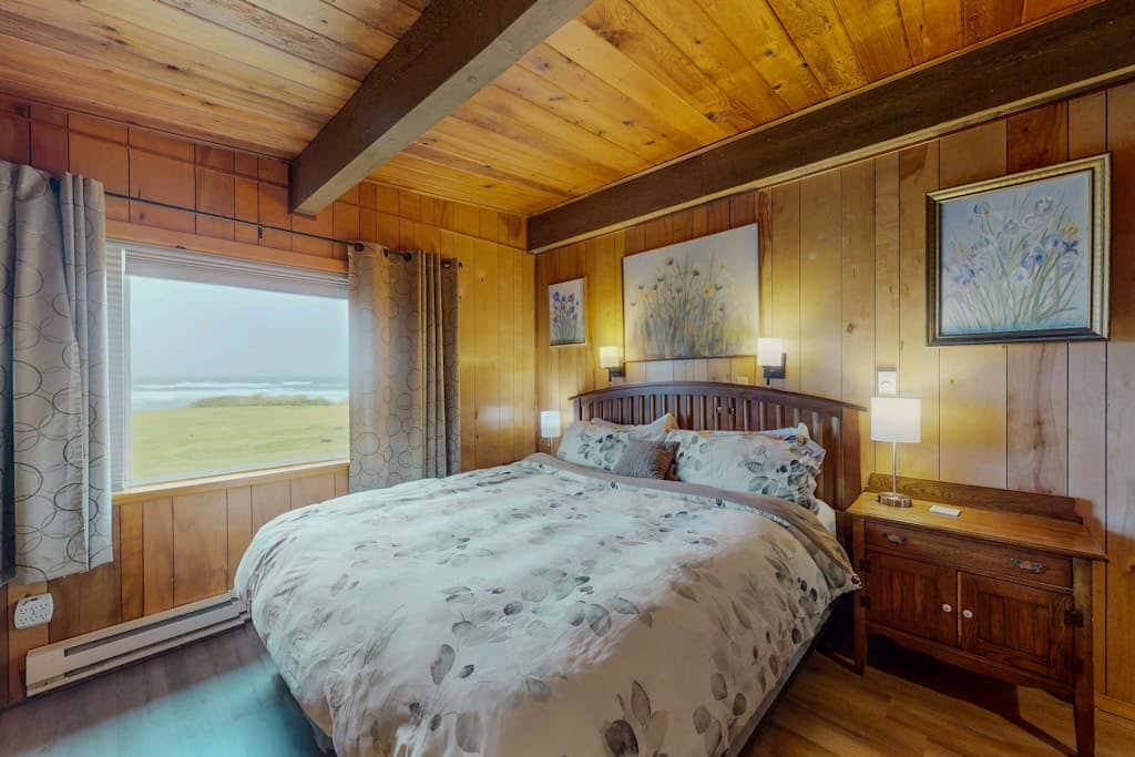 Oceanfront, Dog-Friendly Home with Fireplace, Ocean View, Beach Access & WiFi