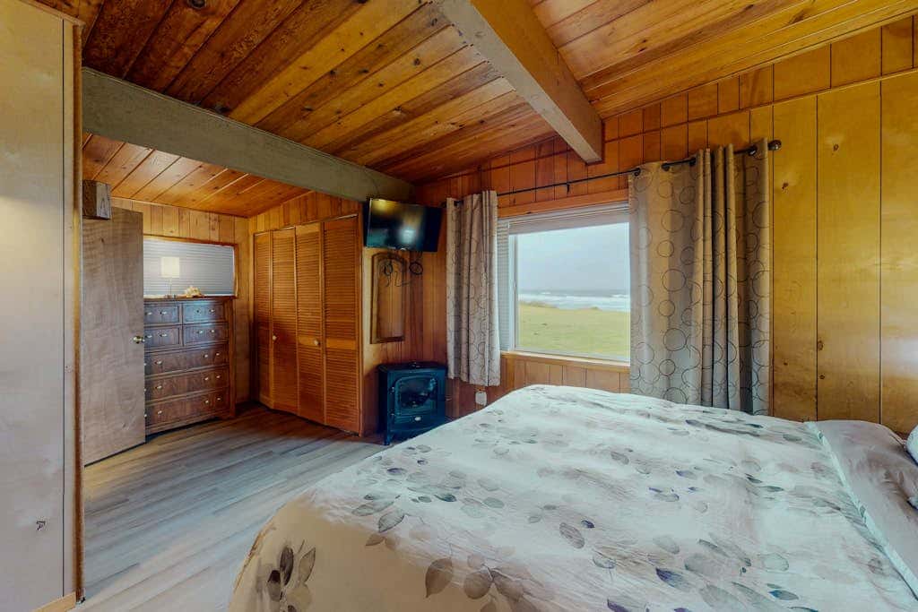 Oceanfront, Dog-Friendly Home with Fireplace, Ocean View, Beach Access & WiFi
