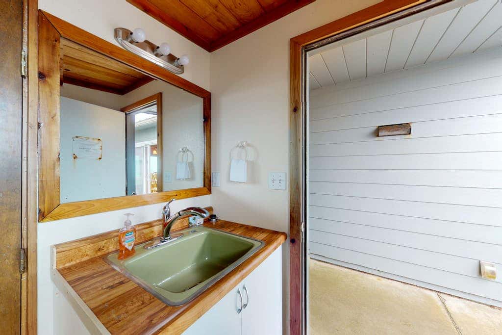 Oceanfront, Dog-Friendly Home with Fireplace, Ocean View, Beach Access & WiFi