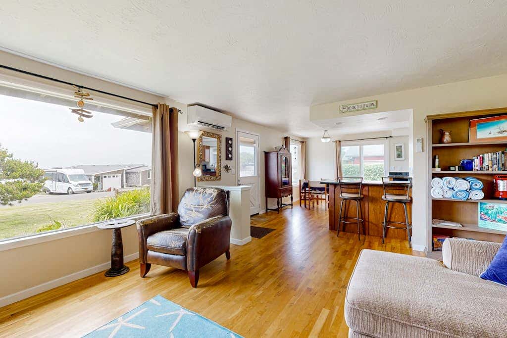 Experience Comfort and Serenity by the Sea, Dog Friendly with AC, & Patio