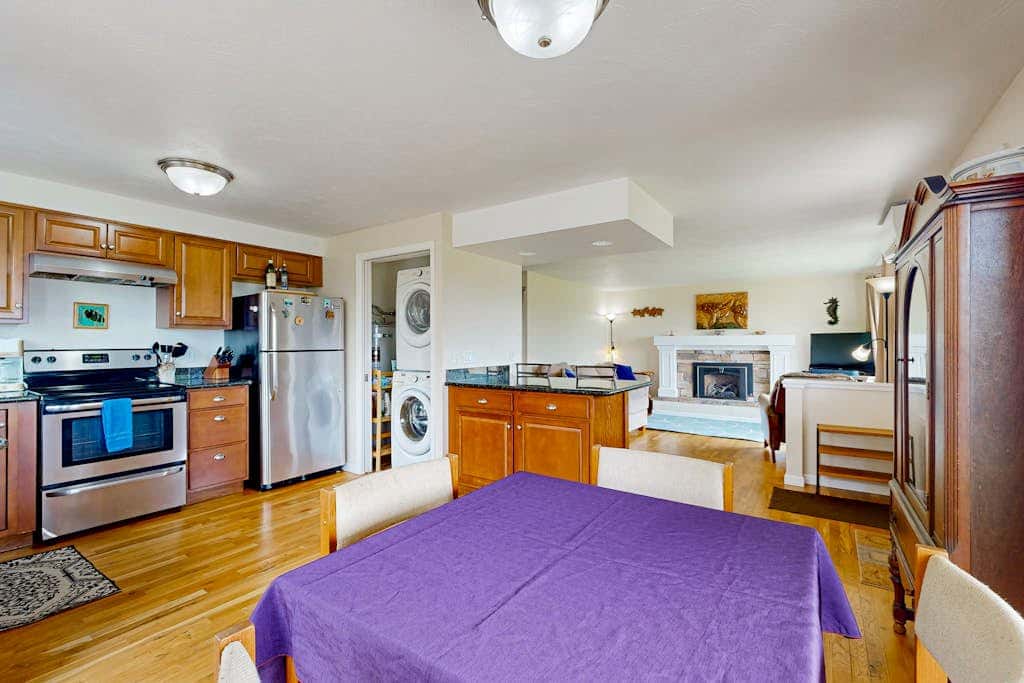 Experience Comfort and Serenity by the Sea, Dog Friendly with AC, & Patio
