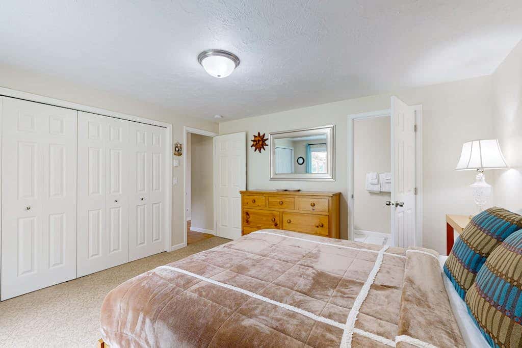 Experience Comfort and Serenity by the Sea, Dog Friendly with AC, & Patio
