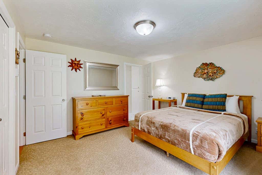 Experience Comfort and Serenity by the Sea, Dog Friendly with AC, & Patio