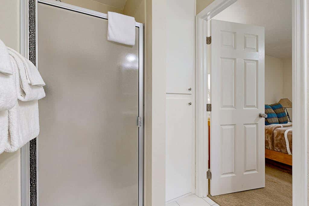 Experience Comfort and Serenity by the Sea, Dog Friendly with AC, & Patio