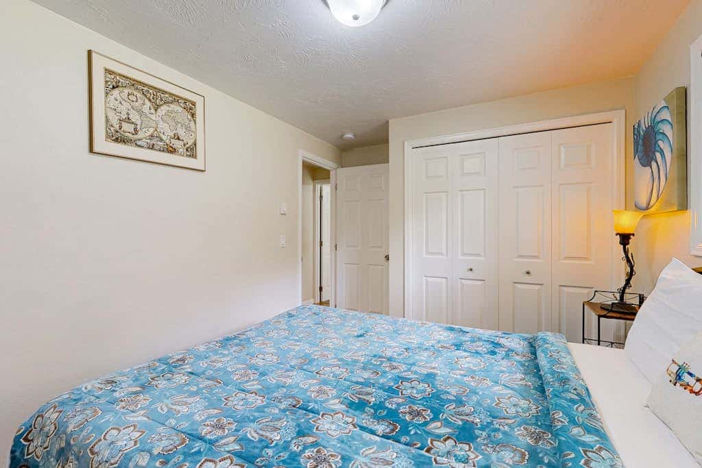 Experience Comfort and Serenity by the Sea, Dog Friendly with AC, & Patio