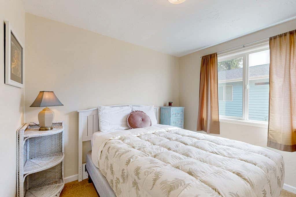 Experience Comfort and Serenity by the Sea, Dog Friendly with AC, & Patio