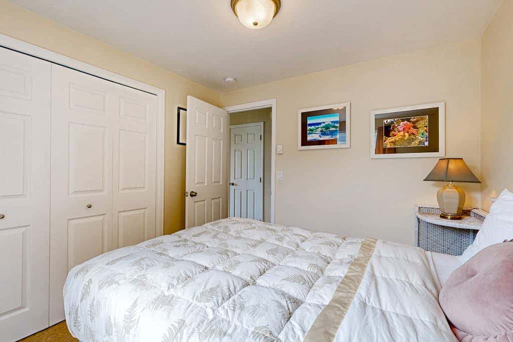 Experience Comfort and Serenity by the Sea, Dog Friendly with AC, & Patio