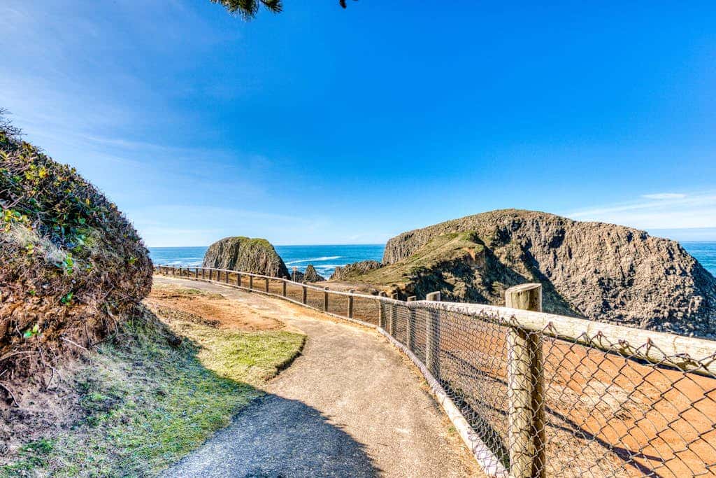Experience Comfort and Serenity by the Sea, Dog Friendly with AC, & Patio