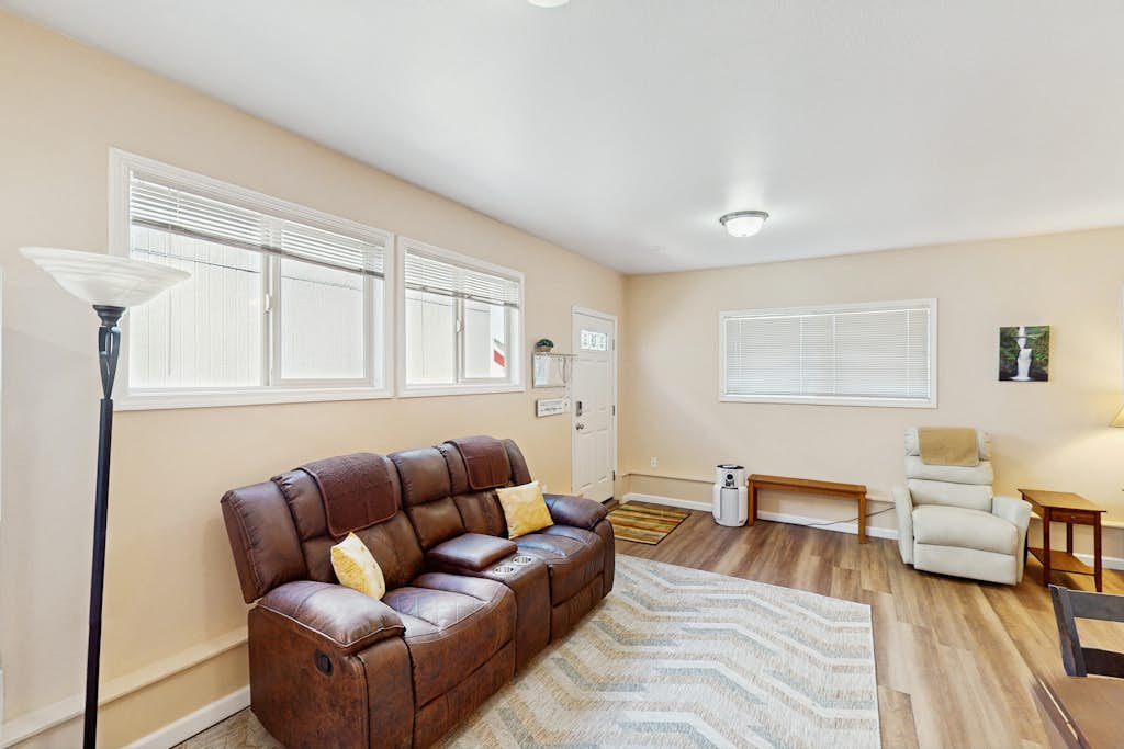 Cozy dog-friendly studio, fast WIFI, AC and in-unit washer & dryer