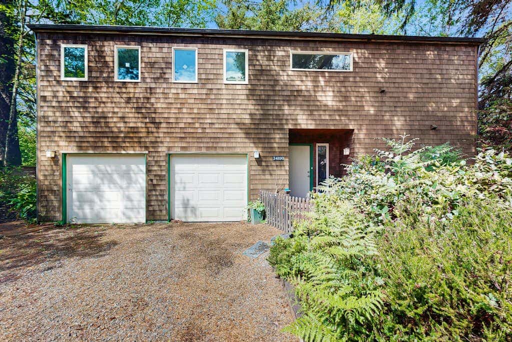 Forest-view home with fireplace, deck - Walk to the Beach & Golf Course