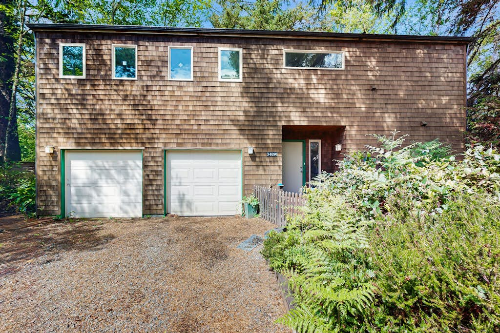 Forest-view home with fireplace, deck - Walk to the Beach & Golf Course