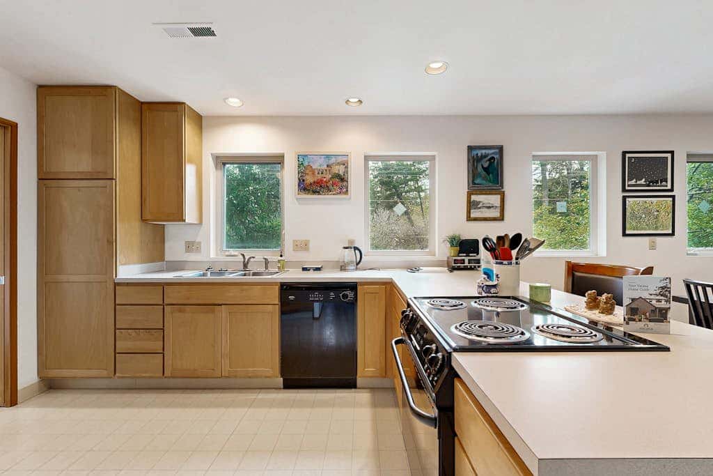 Forest-view home with fireplace, deck - Walk to the Beach & Golf Course