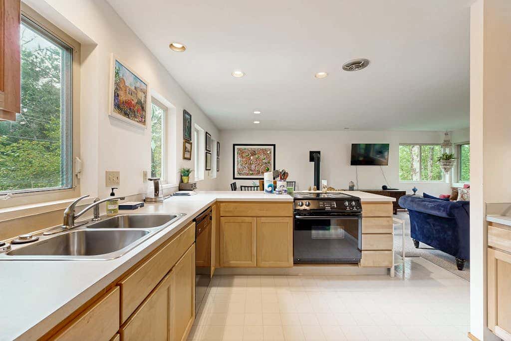Forest-view home with fireplace, deck - Walk to the Beach & Golf Course
