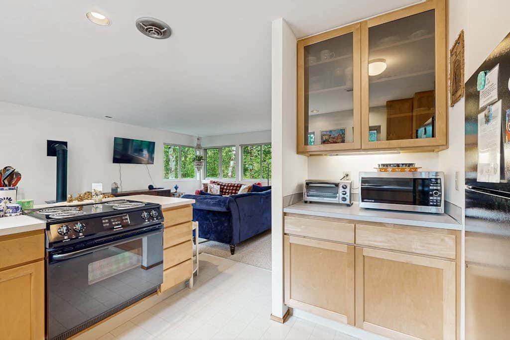 Forest-view home with fireplace, deck - Walk to the Beach & Golf Course
