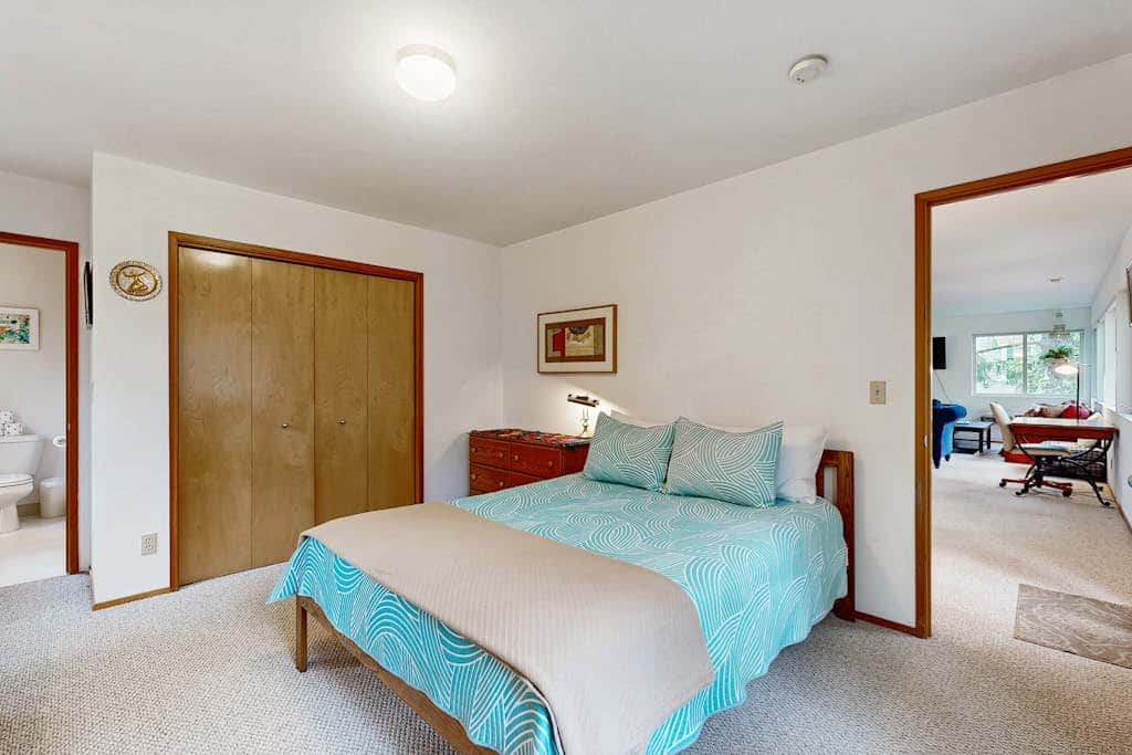Forest-view home with fireplace, deck - Walk to the Beach & Golf Course