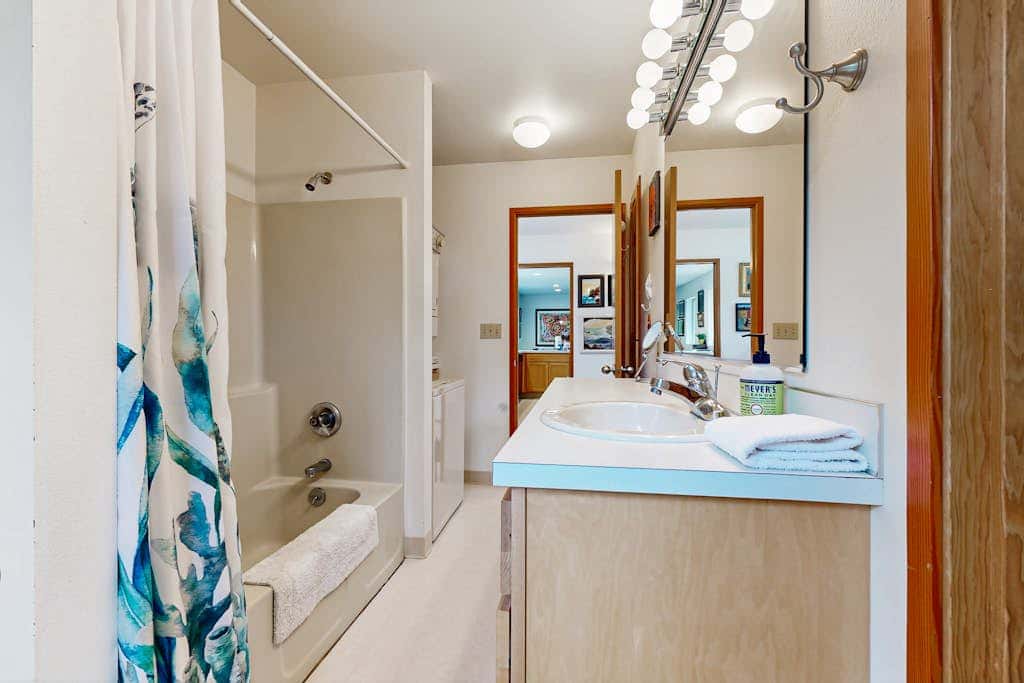 Forest-view home with fireplace, deck - Walk to the Beach & Golf Course