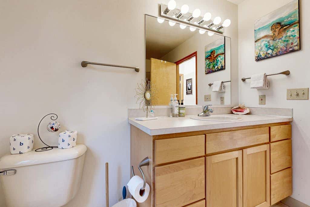 Forest-view home with fireplace, deck - Walk to the Beach & Golf Course