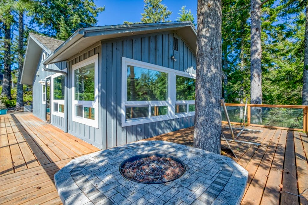 Welcoming haven with mountain view, fireplaces & walkable locale MCA #824