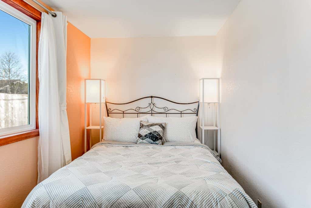Downtown home with private hot tub & WiFi - walk to beach - dog-friendly yard