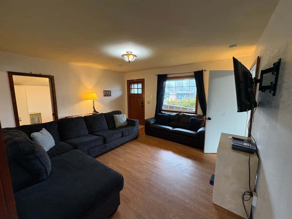 Downtown home with private hot tub & WiFi - walk to beach - dog-friendly yard