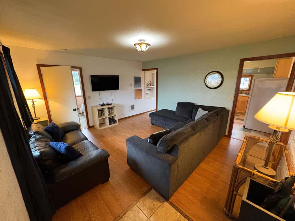 Downtown home with private hot tub & WiFi - walk to beach - dog-friendly yard